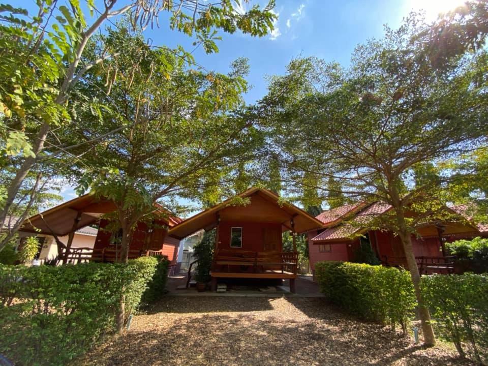 บ้านสวนสุขใจรีสอร์ท ชัยภูมิ ภายนอก รูปภาพ